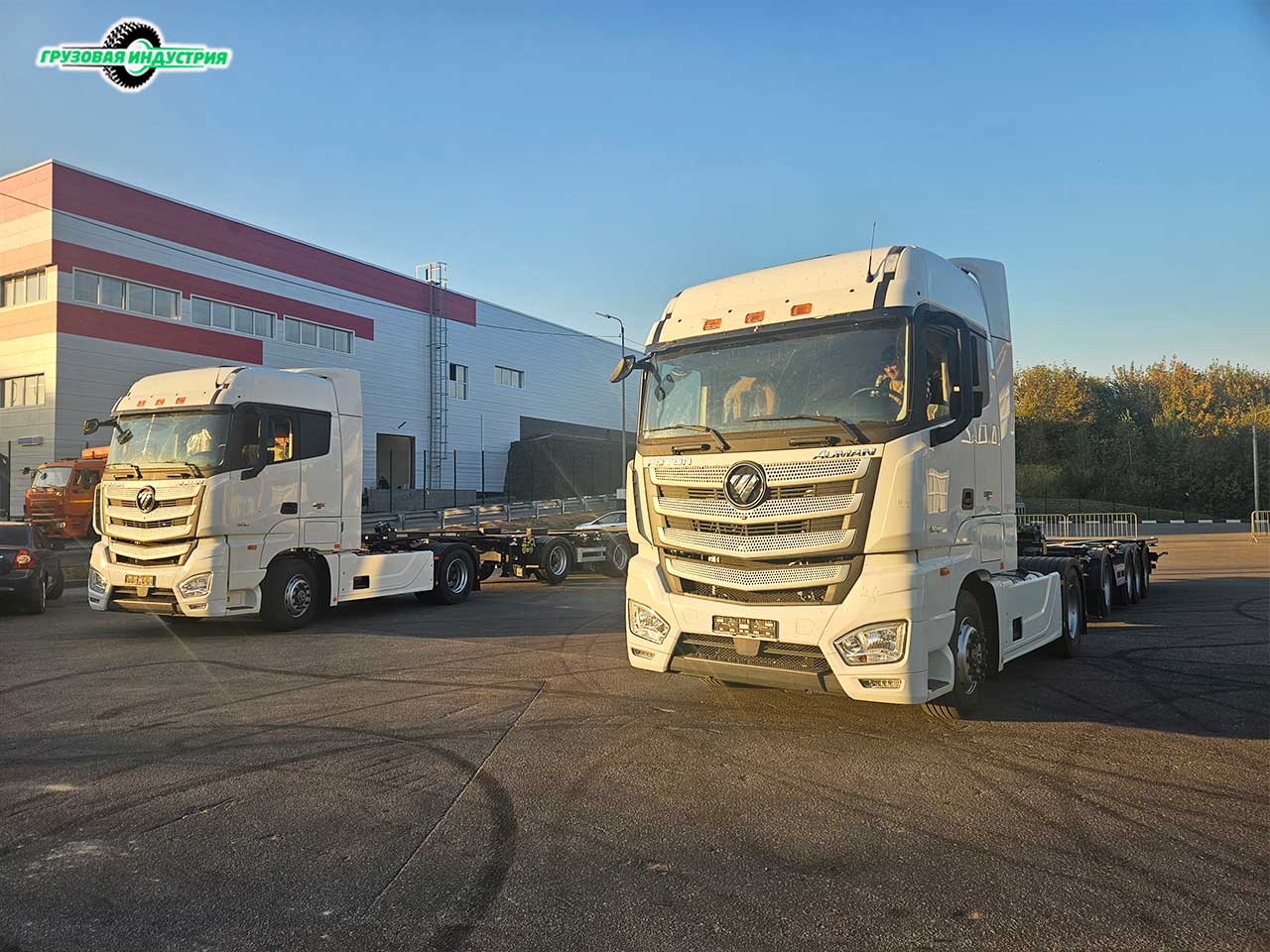 Отгрузка 2-х универсальных полуприцепов контейнеровозов Тонар К4-U в г.Подольск Отгрузка 2-х универсальных полуприцепов контейнеровозов Тонар К4-U в г.Подольск